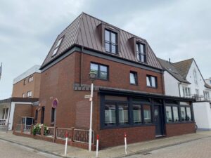 Aufstockung eines Mehrfamilienwohnhauses, Jann-Berghaus-Straße, Norderney - Salinger Architekten